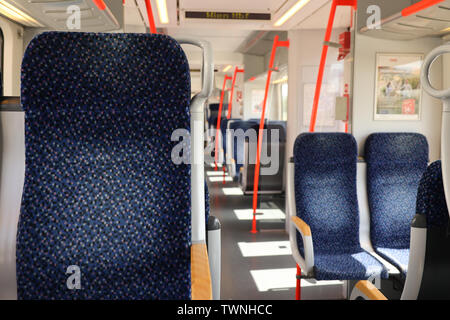 Innerhalb eines regionalen Österreichischen Zug, der tauscht von Eisenstadt nach Wien. Der Zug gependelt wird betrieben von ÖBB (Österreichische Bundesbahnen) Stockfoto