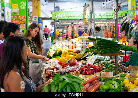 Anstrengenden Tag Rusty's Bauernmarkt in der Innenstadt von Cairns, Queensland, Australien Stockfoto