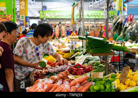 Anstrengenden Tag Rusty's Bauernmarkt in der Innenstadt von Cairns, Queensland, Australien Stockfoto