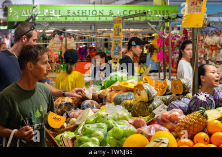 Anstrengenden Tag Rusty's Bauernmarkt in der Innenstadt von Cairns, Queensland, Australien Stockfoto