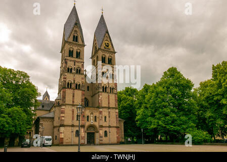 KOBLENZ - DEUTSCHLAND - 11. Juni 2019: Die Basilika St. Kastor ist die älteste Kirche in Koblenz im Bundesland Rheinland-Pfalz. Es ist locat Stockfoto