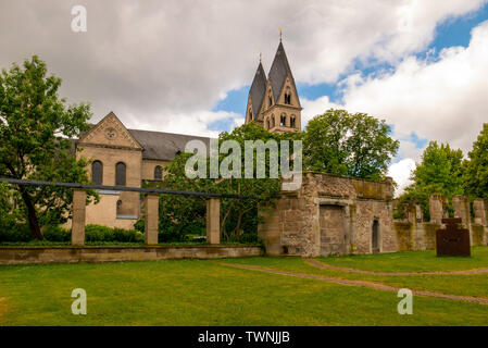 KOBLENZ - DEUTSCHLAND - 11. Juni 2019: Die Basilika St. Kastor ist die älteste Kirche in Koblenz im Bundesland Rheinland-Pfalz. Es ist locat Stockfoto