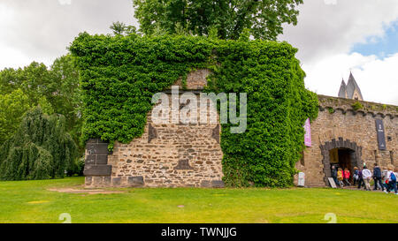 KOBLENZ - Deutschland - Juni 11, 2019: Deutsche Herrenhaus mit dem Kreuz des Ordens Stockfoto