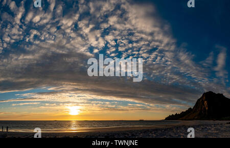 Mitternachtssonne Bleik Strand, Andenes, Vesteralen, Andoya, Norwegen. Stockfoto