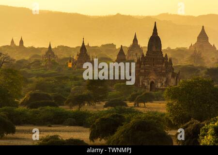 Heißluft-Ballon über Bagan Stockfoto