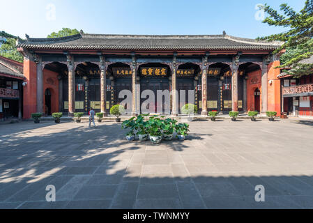 Chengdu, Provinz Sichuan, China - Juni 6, 2019: Ein Tempel in Wenshu buddhistische Kloster an einem sonnigen Tag Stockfoto