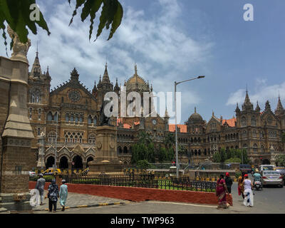 22 Jun 2019 ein Panorama Bild der Chhatrapati Shivaji Terminus (CST) Bahnhof in Mumbai. Ein schönes Beispiel der gotischen Architektur. Maharashtra in Stockfoto