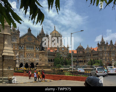 22 Jun 2019 ein Panorama Bild der Chhatrapati Shivaji Terminus (CST) Bahnhof in Mumbai. Ein schönes Beispiel der gotischen Architektur. Maharashtra in Stockfoto