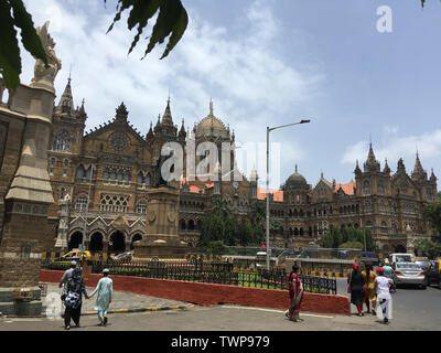 22 Jun 2019 ein Panorama Bild der Chhatrapati Shivaji Terminus (CST) Bahnhof in Mumbai. Ein schönes Beispiel der gotischen Architektur. Maharashtra in Stockfoto