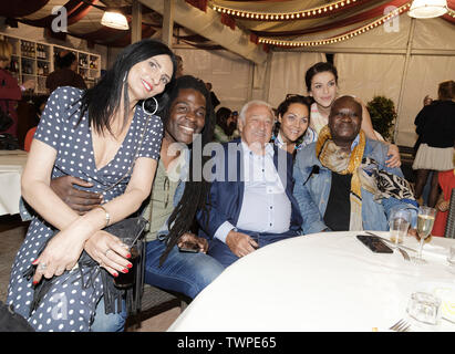 Paris, Frankreich. Juni, 2019 21. Sylvie Ortega Munos, Marcel Campion, Hermine de Clermont-Tonnerre, Jovanka Sopalovic und TV-Moderatorin Magloire. Stockfoto