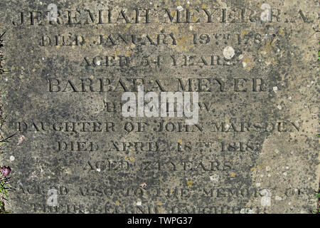 Inschrift auf dem Grab von Jeremiah Meyer, 18. Jahrhundert Miniaturmaler, und seiner Frau auf dem Friedhof von St. Annes Kirche, Kew, London, England Stockfoto