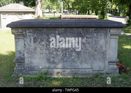 Grab von Künstler Johan Zoffany, und andere Familienmitglieder, auf dem Kirchhof von St. Annes Kirche, Kew, London, England Stockfoto