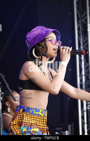 Sefton Park, Liverpool, Großbritannien. Am 22. Juni 2019. Thandiwe Sala von Brooklyn - gegründete Hip-Hop-Gruppe Oshun aus Thandiwe und Niambi Sala, auf der Bühne am 2019 Afrika Oye Music Festival in Liverpools Sefton Park. Das kostenlose Festival ist das größte Feier der BRITISCHEN afrikanische und karibische Musik und Kultur und zieht Tausende von Menschen über das Wochenende. Credit: Ken Biggs/Alamy Leben Nachrichten. Stockfoto