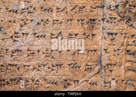 Alten Assyrischen und sumerische Keilschrift Carven auf Stein aus Mesopotamien. Stockfoto