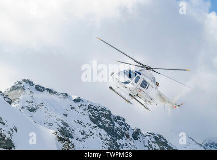 Freerider Ankunft am Gipfel des Monte Rosa Gletscher mit einem Hubschrauber Stockfoto