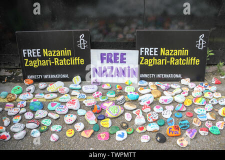 Iranische Botschaft, London, UK. 22. Juni, 2019. Richard Ratcliffe weiter seinen Hungerstreik außerhalb der Botschaft des Iran in Knightsbridge. Richard ist der Ehemann von Nazanin Zaghari-Ratcliffe, im Iran inhaftiert. Penelope Barritt/Alamy leben Nachrichten Stockfoto