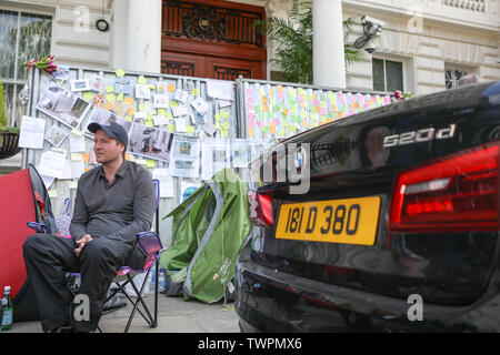 Iranische Botschaft, London, UK. 22. Juni, 2019. Richard Ratcliffe weiter seinen Hungerstreik außerhalb der Botschaft des Iran in Knightsbridge. Richard ist der Ehemann von Nazanin Zaghari-Ratcliffe, im Iran inhaftiert. Penelope Barritt/Alamy leben Nachrichten Stockfoto