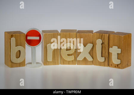 Brexit Konzept eine brexit Wort auf Holzblöcken mit einem kein Eintrag Schild Stockfoto