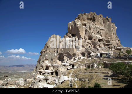 Türkei Kappadokien in Üçhisar natürlichen vulkanischen Formationen in das Schloss und das Tal. Stockfoto