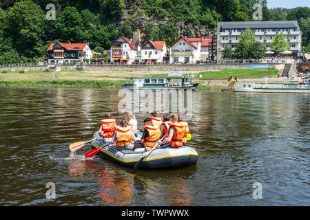 Rafting im Elbtal, Kurort Rathen, Sächsische Schweiz Sommer Sachsen, Deutschland Stockfoto