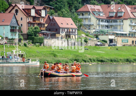 Urlaub am Fluss, Kurort Rathen, Sächsische Schweiz, Sachsen, Deutschland Urlaub Stockfoto