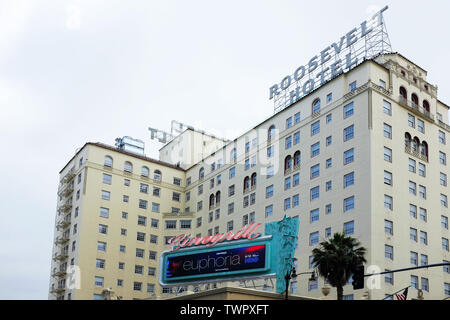 HOLLYWOOD - Kalifornien: 18. Juni 2019: Das Hollywood Roosevelt Hotel auf dem Hollywood Boulevard im Mai 1927 eröffnet und ist die älteste fortwährend Aufwand und zukünftige Investitionen Stockfoto