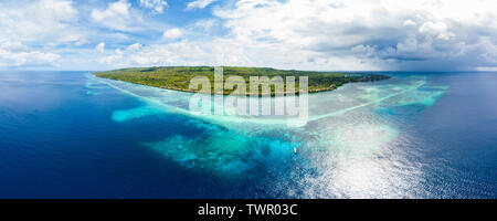 Luftaufnahme tropical beach Island Reef karibische Meer. Indonesien Wakatobi Archipel, Tomia Insel, Marine National Park. Top Travel Tourist destinati Stockfoto