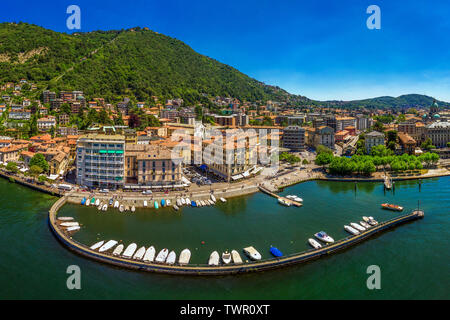 Como Stadt am Comer See von Bergen in der italienischen Region Lombardei, Italien, Europa umgeben. Stockfoto