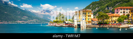 VARENNA, Italien - 1. Juni 2019 - Varenna Altstadt mit den Bergen im Hintergrund, Italien, Europa. Stockfoto