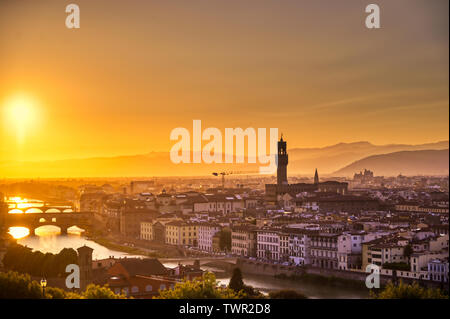 Den Sonnenuntergang über Florenz, die Hauptstadt der italienischen Region Toskana. Stockfoto