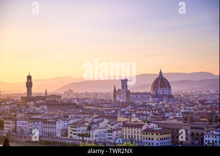 Den Sonnenuntergang über Florenz, die Hauptstadt der italienischen Region Toskana. Stockfoto