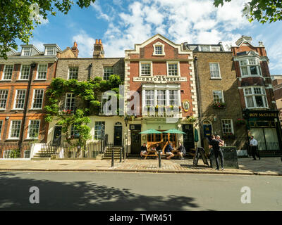 The Cricketers Pub (mit Blick auf Richmond Green) Richmond upon Thames, einem Stadtbezirk von London SW der Stadt. Stockfoto