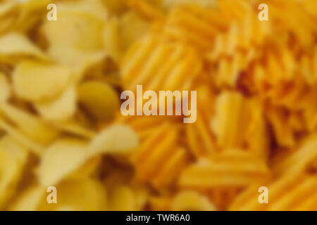 Schüssel Chips und Pistazien - perfekten Snack für die Partei. Stockfoto