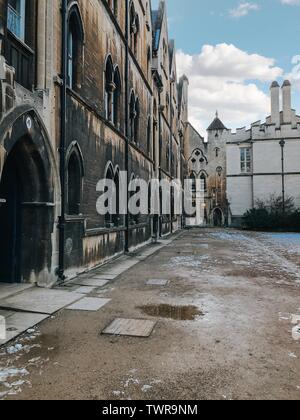 Oxford, Großbritannien - 07 07 2019: Fassade eines Gebäudes Stockfoto