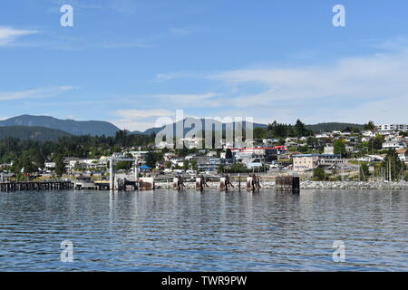 Nähert sich Powell River, BC, auf einer Fähre Stockfoto