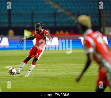 Alexandria Stadium, Alexandria, Ägypten, 22. Juni 2019. Afrika Cup des internationalen Fußball-Turnier der Nationen, Nigeria gegen Burundi; Gael Bigirimana von Burundi schießen auf Ziel Credit: Aktion Plus Sport Bilder/Alamy leben Nachrichten Stockfoto