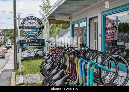 Provincetown, Massachusetts - Juni 11, 2019: Provincetown Fahrradverleih mieten eine Vielzahl von Fahrrädern für Kinder und Erwachsene. Stockfoto