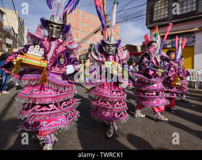 Maskierte Tänzer im Gran Poder Festival, La Paz, Bolivien Stockfoto