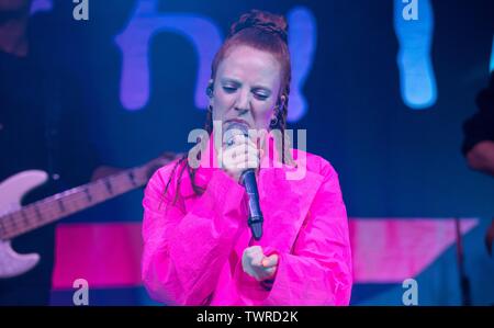 Sieben - Zeit British chart-topper und Grammy-award-winner Jess Glynne führt für den Krieg Kind BRITs Woche im O2 Shepherd's Bush Empire Mit: Jess Glynne Wo: London, Großbritannien Wann: 22. Mai 2019 Credit: Phil Lewis/WENN.com Stockfoto