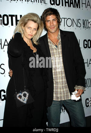 Nancy & Brandon Davis an der Pre-Emmy Bash zu feiern Los Angeles vertrauliche Herbstmode/Emmy Ausgabe! Im Tierheim Supper Club in West Hollywood, CA. Die Veranstaltung fand am Mittwoch, den 17. September 2003. Photo Credit: SBM/PictureLux Datei Referenz Nr. 33790-2585 SMBPLX nur für redaktionelle Verwendung - Alle Rechte vorbehalten Stockfoto