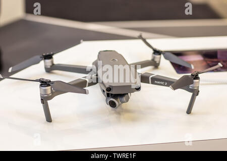 Berlin, August 2018, DJI Drohnen Mavic 2 Zoom, Unmanned Aerial Vehicles - UAV, DJI-Messestand, globale Innovationen zeigen IFA 2018, Stockfoto