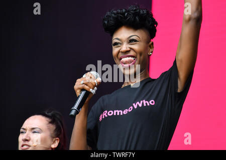 & Julia führt bei West End Live 2019 in Trafalgar Square, am 22. Juni 2019, London, UK. Stockfoto