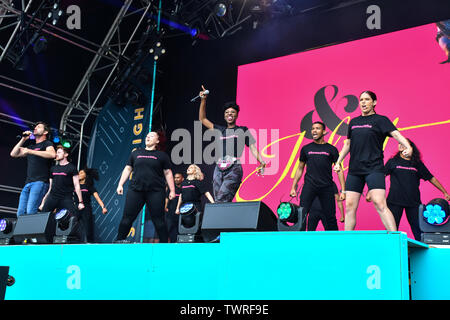 & Julia führt bei West End Live 2019 in Trafalgar Square, am 22. Juni 2019, London, UK. Stockfoto
