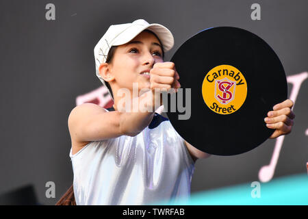 Sylvia Young Theatre School führt bei West End Live 2019 in Trafalgar Square, am 22. Juni 2019, London, UK. Stockfoto