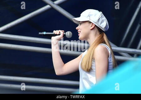 Sylvia Young Theatre School führt bei West End Live 2019 in Trafalgar Square, am 22. Juni 2019, London, UK. Stockfoto