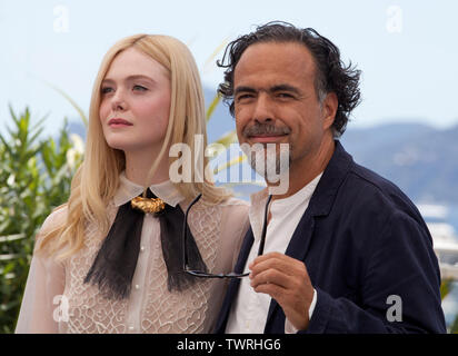 Mitglied der Jury und Schauspielerin Elle Fanning und Präsident der Jury, Regisseur Alejandro González Iñárritu in Jury Foto an der 72nd Cannes Film Festival, Dienstag, 14. Mai 2019, Cannes, Frankreich. Foto: Doreen Kennedy Stockfoto