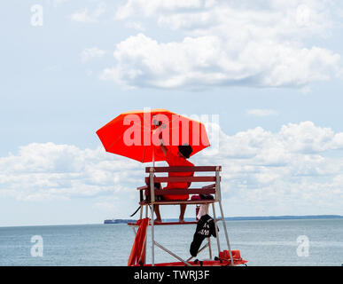 Brighton Beach, Brooklyn, New York - Lifegaurd auf Aufgabe Stockfoto