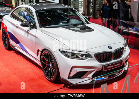 Paris, Frankreich, Oktober 2018: metallic weiß BMW M2 Coupé Wettbewerb bei Mondial Paris Motor Show, hergestellt und vertrieben von BMW Stockfoto