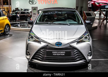 Paris, Frankreich, 03.Oktober, 2018 metallic silber Toyota Yaris Hybrid Y20 Edition bei Mondial Paris Motor Show, produziert von japanischen Toyota Stockfoto