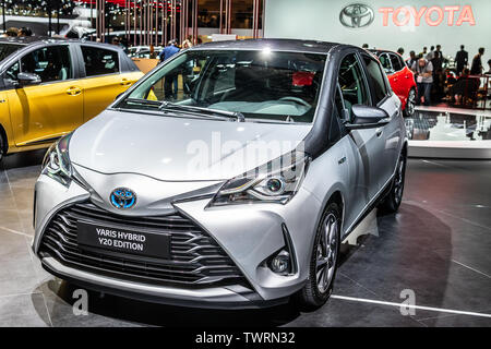 Paris, Frankreich, 03.Oktober, 2018 metallic silber Toyota Yaris Hybrid Y20 Edition bei Mondial Paris Motor Show, produziert von japanischen Toyota Stockfoto